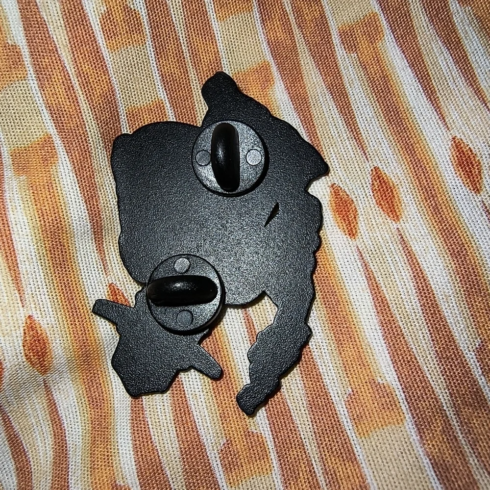 Anime Character Enamel Pin - Red and Black Manga One Piece